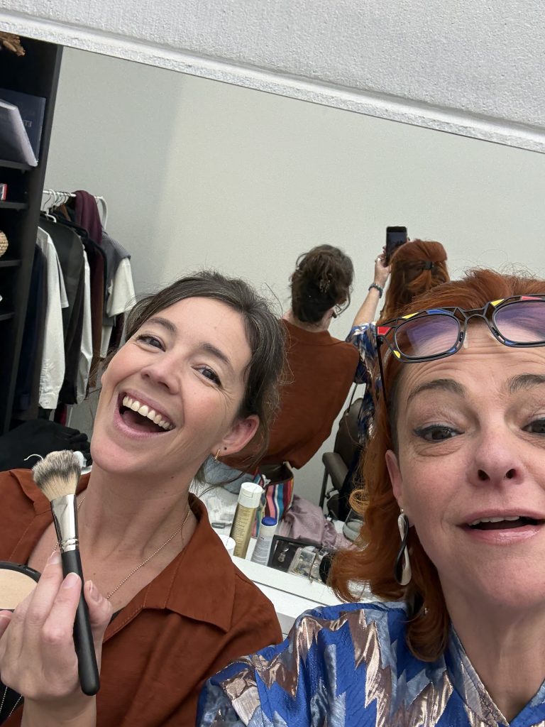 Charlotte en Evi backstage bij MENT