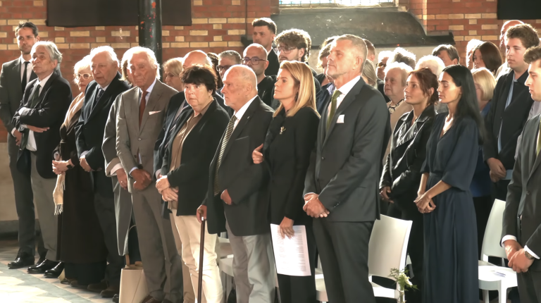 Beelden uitvaart Margriet Hermans, live-uitzending op MENT55
